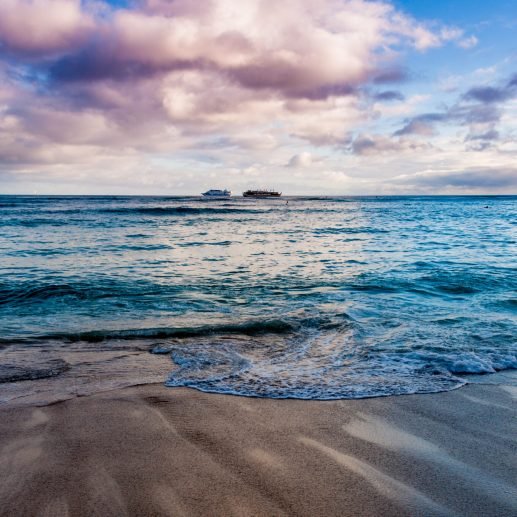 ocean-waves-breaking-on-waikiki-beach-at-sunset-2025-10-17-02-40-24-utc
